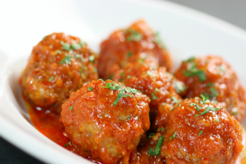 Bò viên sốt cà chua lạ miệng dễ làm