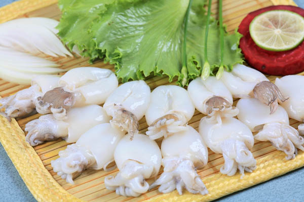 Nguyên liệu làm chả cần lựa từng con mực tươi ngon nhất